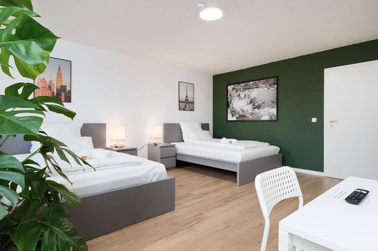 Einfach Aber Sehr Komfortabel - Wohnung Fuer 6 Personen - 2Xwc - Grupen, Messe, Monteure, Studenten - Voll Ausgestattet - 6 Betten 140X200Cm Hochwertig, 3 Smart-Tv 55 Zoll Netflix, 1000 Mbit Wlan, Voll Ausgestattete Kueche Duisburg Exteriér fotografie