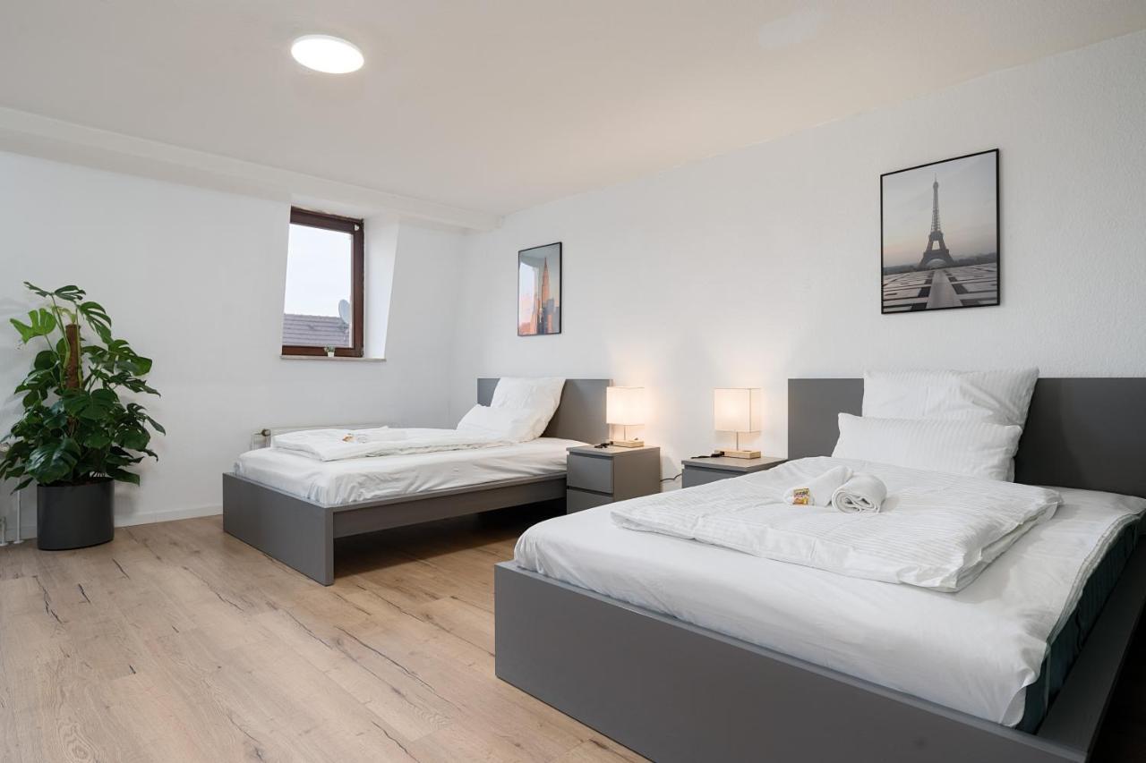 Einfach Aber Sehr Komfortabel - Wohnung Fuer 6 Personen - 2Xwc - Grupen, Messe, Monteure, Studenten - Voll Ausgestattet - 6 Betten 140X200Cm Hochwertig, 3 Smart-Tv 55 Zoll Netflix, 1000 Mbit Wlan, Voll Ausgestattete Kueche Duisburg Exteriér fotografie